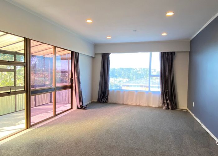  at 76 Weatherly Road, Torbay, Auckland