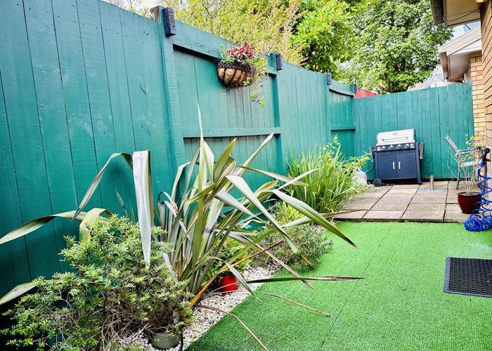  at 27 Verdale Circle, Glen Eden, Auckland