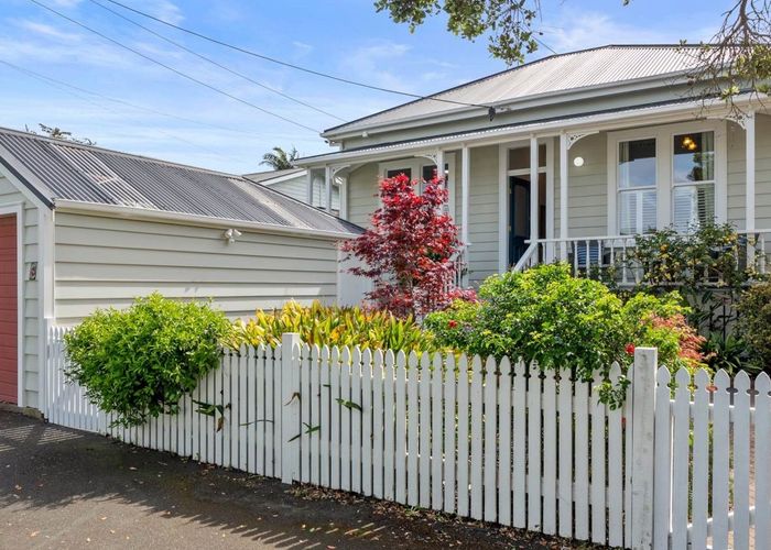  at 13 William Bond Street, Stanley Point, Auckland