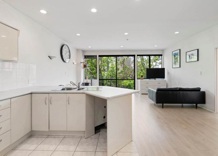  at 2O/72 Wellesley Street West, Auckland Central, Auckland