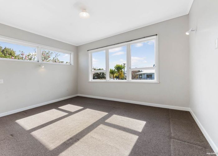  at 3 Marlene Avenue, Te Atatu South, Waitakere City, Auckland