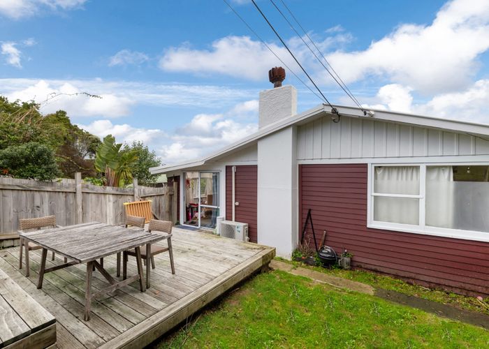  at 522 Beach Road, Murrays Bay, Auckland