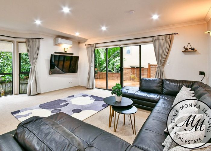  at 8 Alcove Place, Totara Heights, Manukau City, Auckland