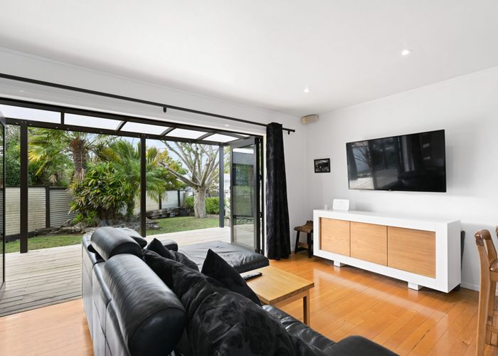  at 42 English Street, Saint Andrews, Hamilton, Waikato