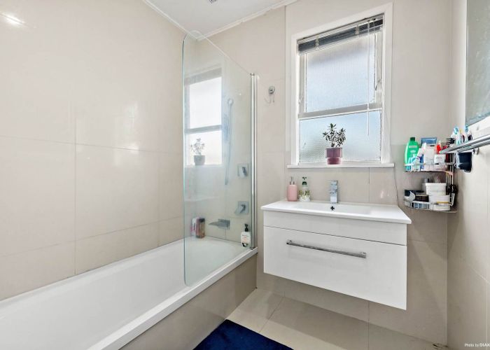  at 54 Bader Drive, Mangere, Auckland