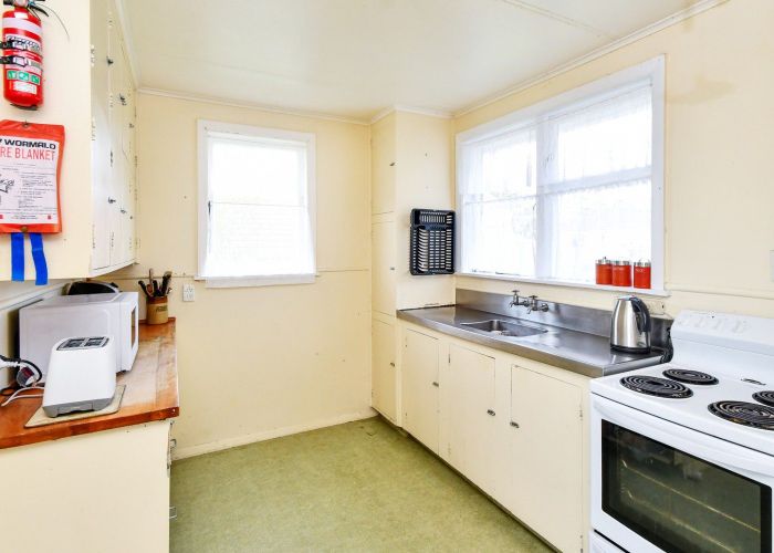  at 16 Emere Place, Meremere