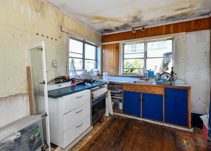  at 49 Wakefield Road, Favona, Auckland