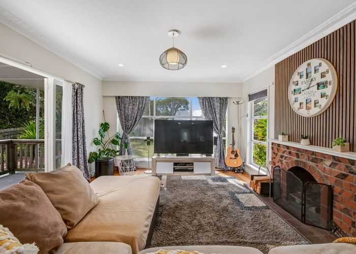  at 1/73 Chivalry Road, Glenfield, North Shore City, Auckland