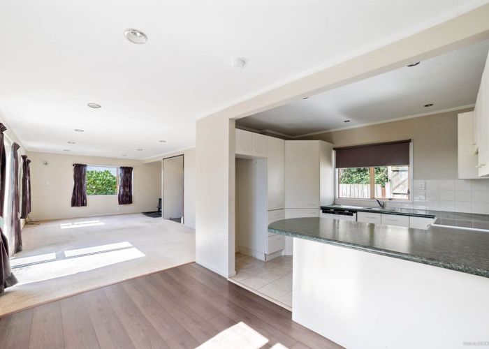  at 2/16 Portobello Place, Torbay, Auckland