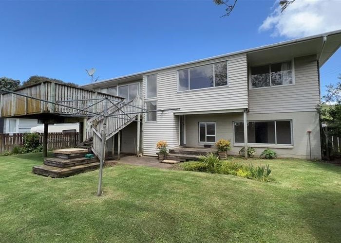  at 32 Church Road, Mangere Bridge, Auckland