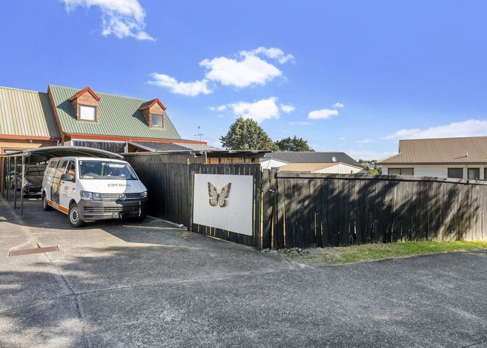  at 2/8 Leven Lane, Totara Heights, Manukau City, Auckland