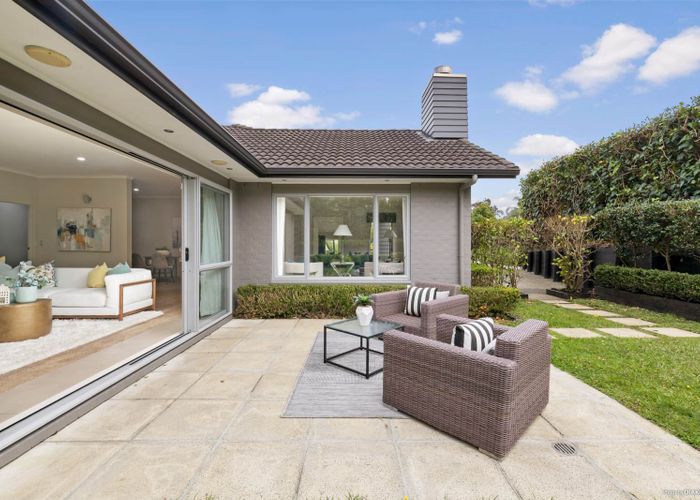  at 1B Gracechurch Drive, Flat Bush, Auckland