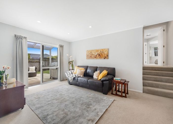  at 6 Bob Charles Drive, Golflands, Auckland