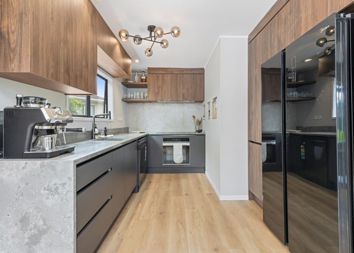  at 1/98 Astley Avenue, New Lynn, Auckland