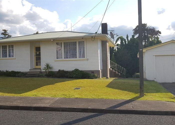  at 4 Pomelo Road, Te Atatu South, Waitakere City, Auckland