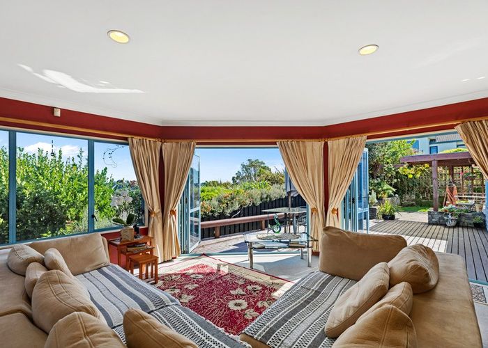  at 18 Lorrigan Way, Welcome Bay, Tauranga