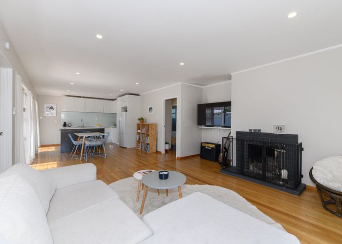  at 1/11 Hill Crescent, New Lynn, Auckland