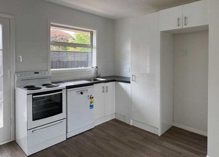  at 4/28 Aikmans Road, Merivale, Christchurch