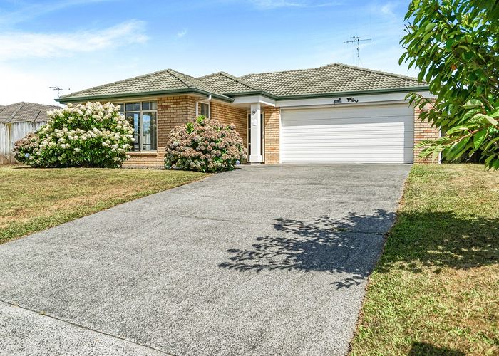  at 17 Farnham Close, Rototuna North, Hamilton
