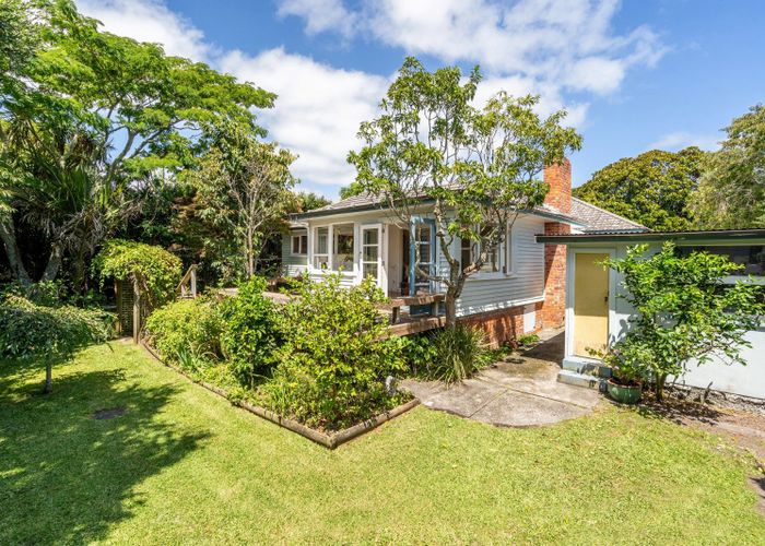  at 2/12 Maleme Avenue, Belmont, Auckland
