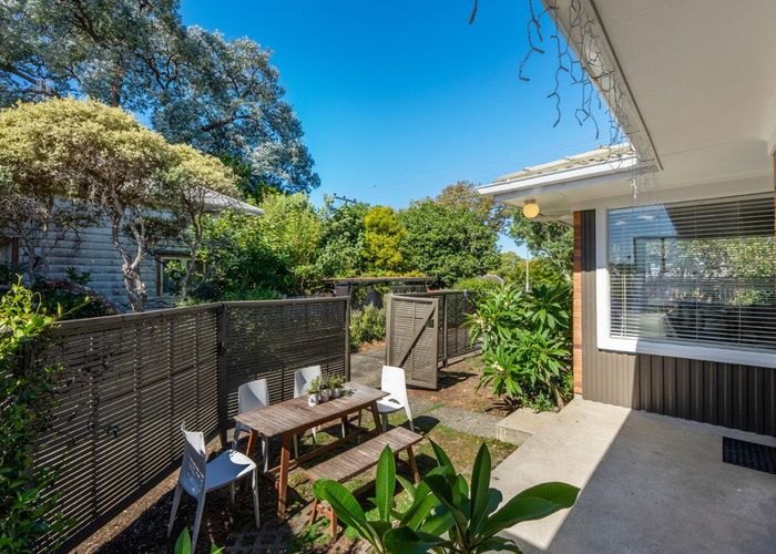  at 1/153 Shakespeare Road, Milford, Auckland