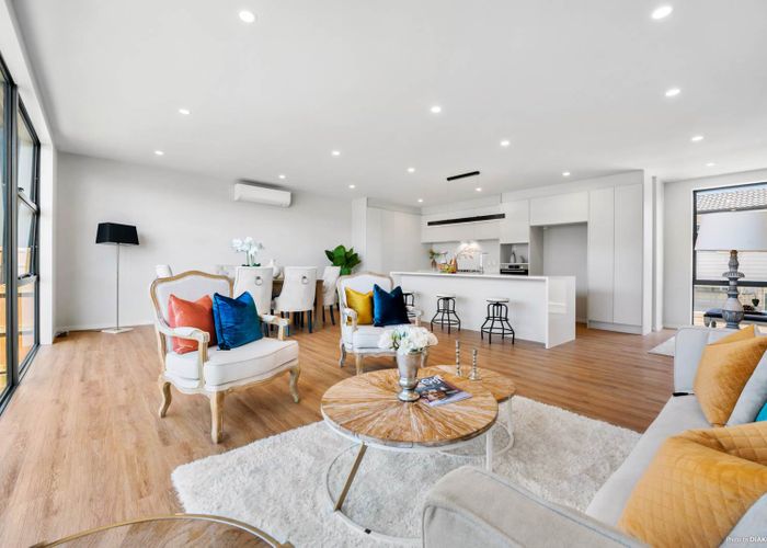  at 2/90 Hillsborough Road, Hillsborough, Auckland