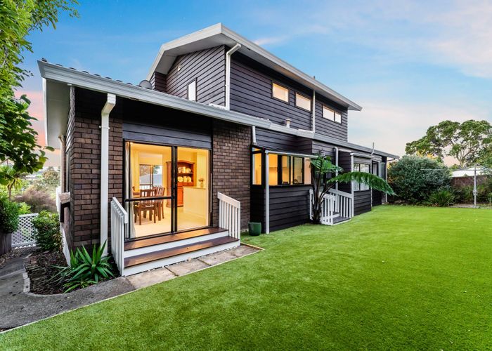  at 2/42 Beulah Avenue, Rothesay Bay, Auckland