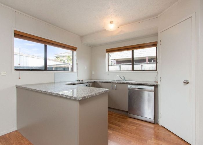  at 2/6 Miami Street, Mangere East, Manukau City, Auckland
