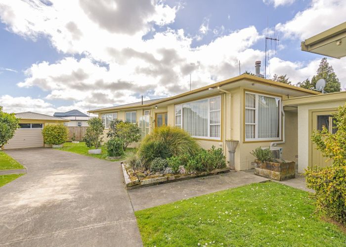  at 8 Lowestoft Place, West End, Palmerston North, Manawatu / Whanganui