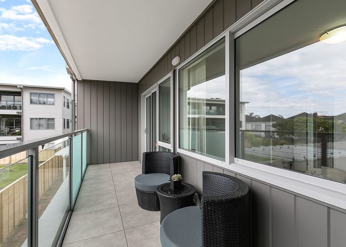  at E12/30 Bute Rd, Browns Bay, North Shore City