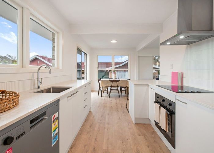  at 42 Ray Small Drive, Pahurehure, Papakura