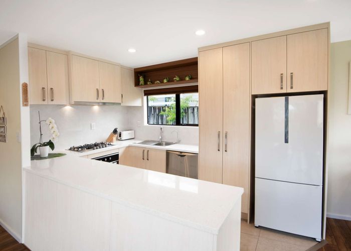  at 1/16 Atlantis Place, Totara Vale, North Shore City, Auckland