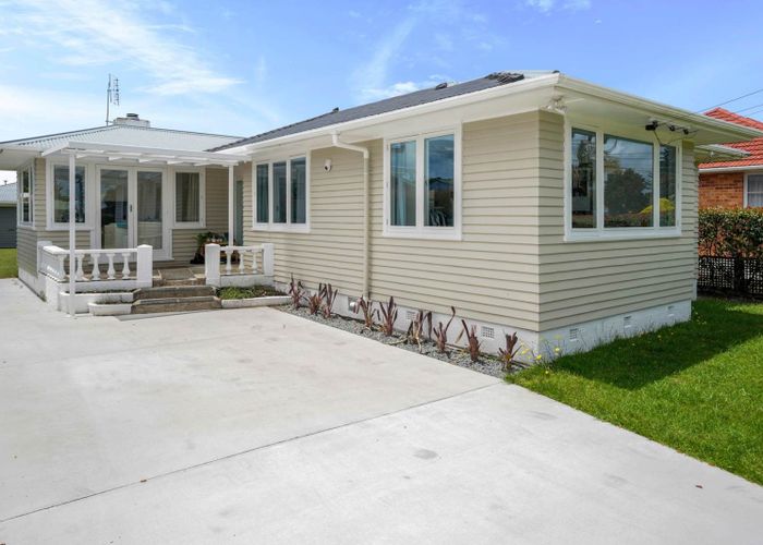  at 13 Peachgrove Road, Te Atatu Peninsula, Waitakere City, Auckland