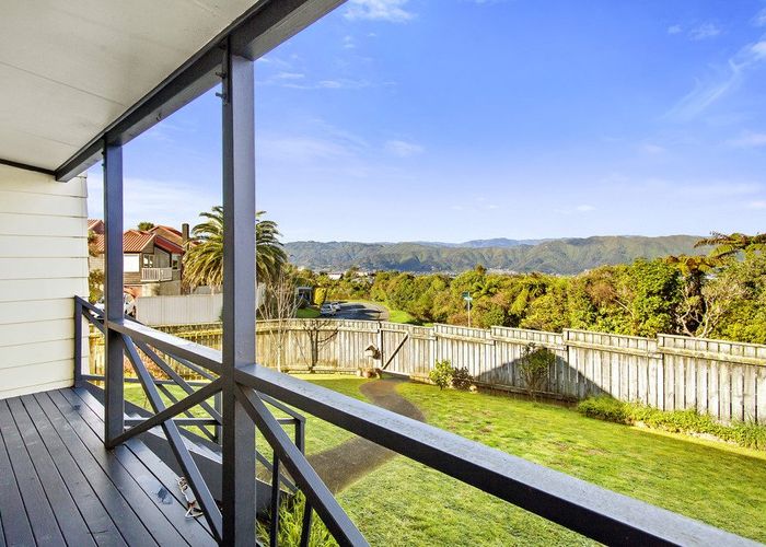  at 32 Pekanga Road, Normandale, Lower Hutt, Wellington