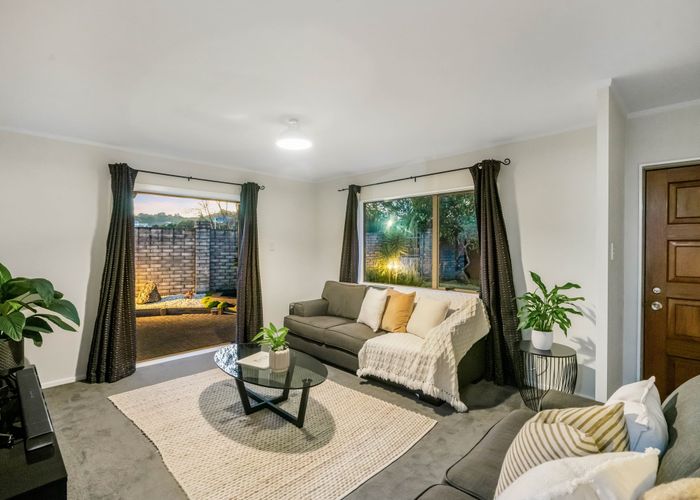  at 4 Jacinta Grove, Swanson, Auckland