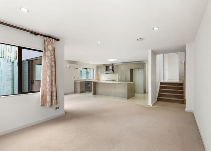  at 7 Lambir Place, Fairview Heights, North Shore City, Auckland