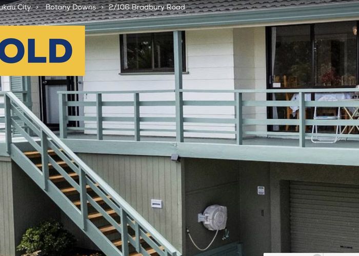  at 2/106 Bradbury Road, Botany Downs, Auckland