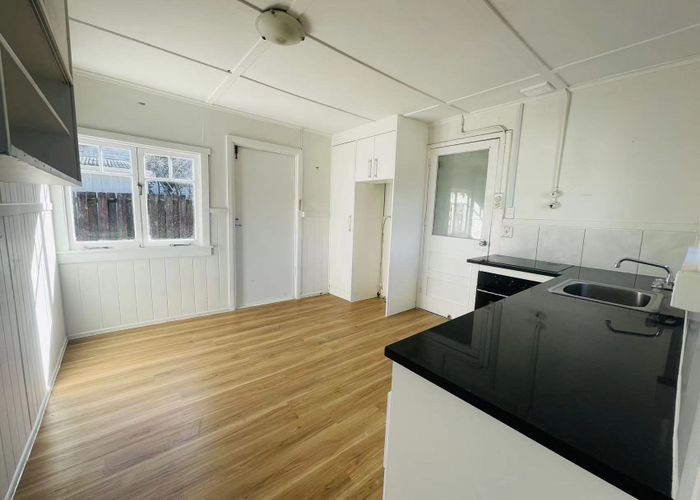  at 998 Beach Road, Torbay, North Shore City, Auckland