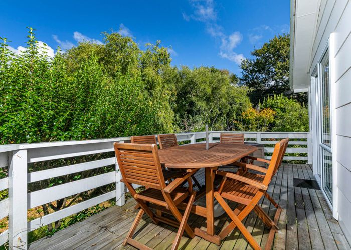  at 2/13 Geoffrey Road, Torbay, Auckland