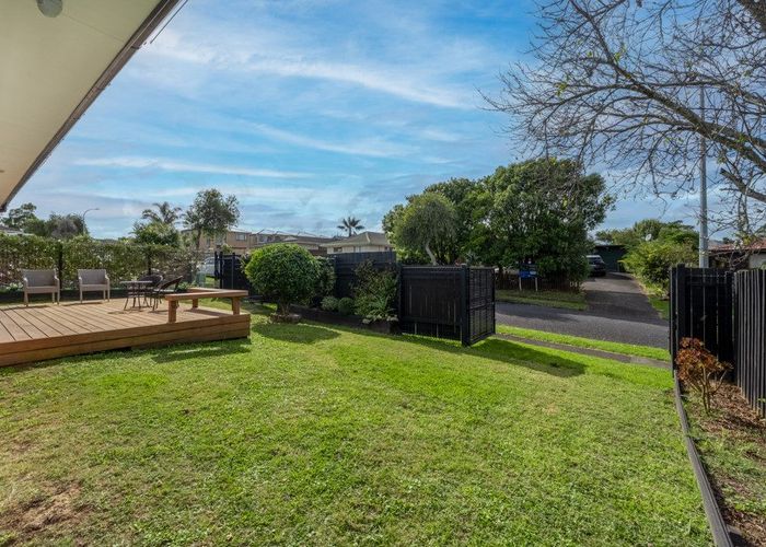  at 2/4 Jillteresa Crescent, Half Moon Bay, Auckland
