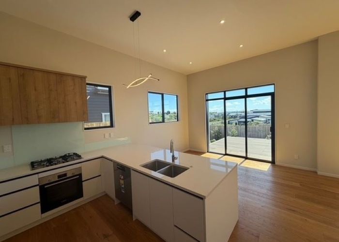  at 10 Kowaitau Avenue, Beachlands, Manukau City, Auckland