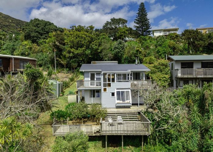  at 90 Seaview Road, Piha, Waitakere City, Auckland