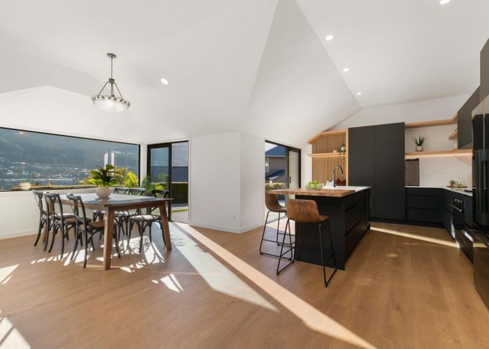  at 8 Elizabeth Place, Kelvin Heights, Queenstown