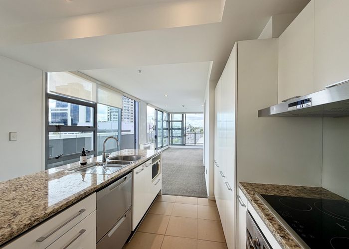 at 302/16 Huron Street, Takapuna, North Shore City, Auckland