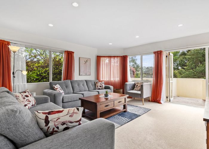  at 8 Greenleaf Way, Northcross, Auckland