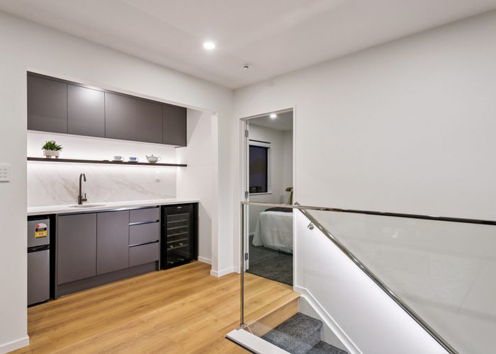  at 8E Ayrton Street, Te Atatu South, Waitakere City, Auckland