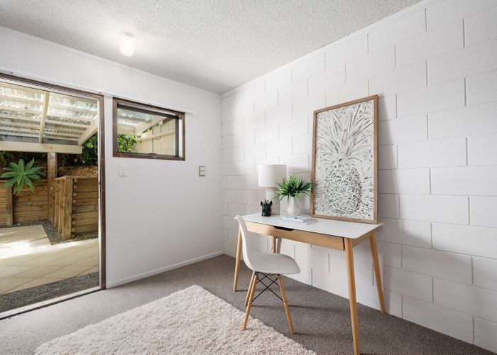  at 2/518 Beach Road, Murrays Bay, Auckland