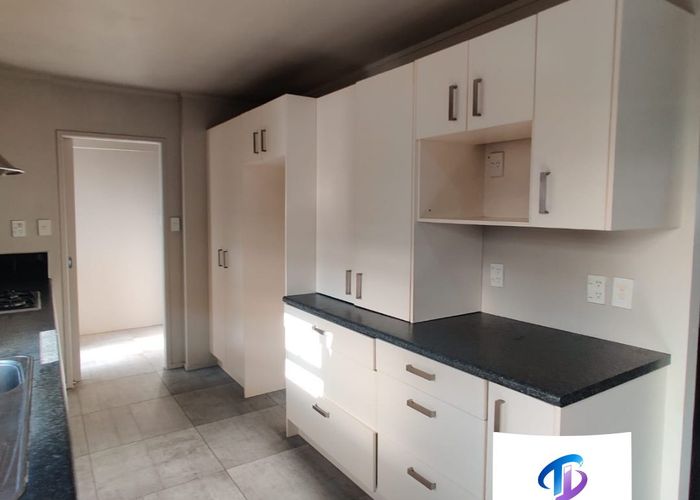  at 2/41 Challen Close, Conifer Grove, Takanini
