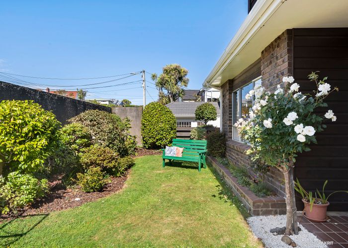  at 2/23 Reading Street, Karori, Wellington