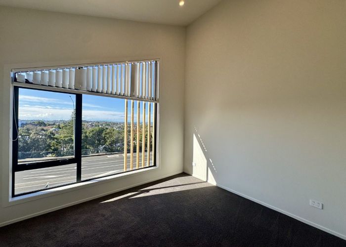  at 10/506 Glenfield Road, Bayview, North Shore City, Auckland